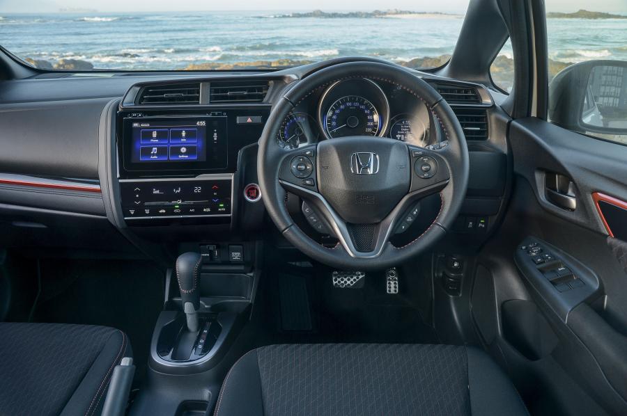 Торпедо Honda Jazz Sport 2018 года  (ZA) (фото 14 из 28)